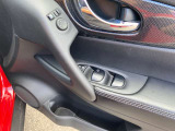 運転席側スイッチでは、各席の窓ガラスの開閉ができます。