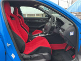 フロントシートはタイプR専用シートです!長時間の運転やコーナーの多い道も快適です。