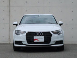 一目でAudiだと分かる特色を持つフロントマスク。