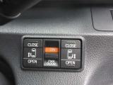 運転席からもスイッチ1つでリヤドアを開閉する事ができます。