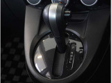 【シフトレバー】シフトもとても操作しやすいデザインになっております。運転する人の事を第一に考えた操作性の高い仕様です。