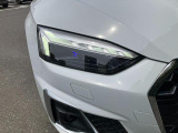 LEDヘッドライトにより夜間の視認性も向上。ウィンカーはダイナミックターンインジケーターになりきれいに流れるのが特徴的です。