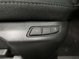 【運転席ポジションメモリー付パワーシート】ワンタッチで記憶させていたシートの前後・リクライニングはもちろん、シートリフターも備えます☆快適なドライブをお楽しみ下さい♪