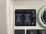 【両側パワースライドドア】スマートキーや運転席のスイッチで後席両側スライドドアの開閉が可能♪電動だから力を入れてドアを開ける必要が無く、小さなお子様でも簡単に開け閉めでき快適です♪