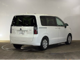 雨の日は中古車は選びにくいですよね。でも当店なら安心です。電話予約を頂ければ屋根下へ移動させて頂きます。雨でもじっくりご検討いただけます。