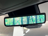 【デジタルインナーミラー】後席の大きな荷物や同乗者で後方が確認しづらい時でも安心!カメラが撮影した車両後方の映像をルームミラー内に表示。クリアな視界で状況の確認が可能です!