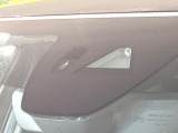 【スマートブレーキサポート】走行中に前方の車両等を認識し、衝突しそうな時は警報とブレーキで衝突回避と被害軽減をアシスト。より安全にドライブをお楽しみいただけます。