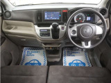運転にかかわる様々な操作を安全に行えるように視点移動が少なく、操作性に配慮されたスイッチ類が凝縮されたコクピットです。