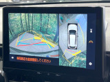 【パノラミックビューモニター】専用のカメラにより、上から見下ろしたような視点で360度クルマの周囲を確認することができます☆死角部分も確認しやすく、狭い場所での切り返しや駐車もスムーズに行えます。