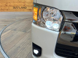 【LEDヘッドライト】悪天候や夜間走行時も良好な視界を確保し安心して運転できる高輝度LEDヘッドライトを装備!点灯速度が早く、消費電力も抑えられています。