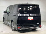 広い展示場にゆったりと展示をしております。ベビーカーでもゆっくりと車をご覧いただけますよ!