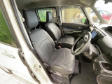 運転席シート廻りは使用感も少なく、良好な状態となっています。丁寧に使われていたことがよくわかりますね。