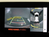 パノラミックビューモニター付きです。車両を上から見たような映像をディスプレイオーディオ画面に表示。運転席からの目視だけでは見にくい、車両周辺の状況をリアルタイムでしっかり確認できます。