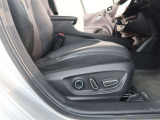 パワーシート搭載。微妙な調整が手軽にでき、ピッタリなポジションで運転することが可能です。
