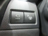VIEWカメラで映した周囲の映像をナビゲーション画面に表示し、ドライバーの死角を減らす機能です。
