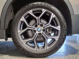 【BMWアロイホイル】軽量かつ強度に拘ったアロイホイル。走行性能ポテンシャルを引き出す設計。車の足元を引き締めてくれる大きなポイントはアロイホイルです。