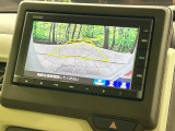 【バックカメラ】駐車時に後方がリアルタイム映像で確認できます。大型商業施設や立体駐車場での駐車時や、夜間のバック時に大活躍!運転スキルに関わらず、今や必須となった装備のひとつです!