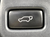 【パワーバックドア】スマートキーや運転席のボタンを押すだけでリアゲートが自動で開閉します!荷物を持っている時や、高い位置にあるバックドアを閉める際に便利な機能です♪
