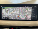 BMWのナビゲーションは操作性も良く、詳細な地図情報と交通状況を見やすく表示し、快適なドライビングをサポートしながら目的地までナビゲートします。