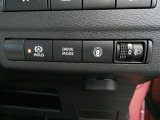 オートブレーキホールドは、ブレーキペダルを離しても車を停止させる機能で、交通渋滞や信号待ちでのブレーキの継続的な使用を減らし、運転の負担を軽減します。坂道発進時もとても便利ですよ!