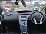 【運転席・インパネまわり】ハンドル・シート・フロアーなど隅々までプロによるクリーニング済み☆彡キレイな車内でドライブが一層快適にお楽しみいただけます!!
