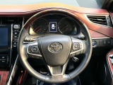 【純正革巻きステアリング】上質な革を使用することで、手にしっかり馴染みとても運転しやすいハンドルです♪