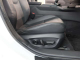 パワーシート搭載。微妙な調整が手軽にでき、ピッタリなポジションで運転することが可能です。