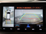 パノラミックビューモニター付きです。車両を上から見たような映像をモニター画面に表示。運転席からの目視では見にくい、車両周辺の状況をリアルタイムでしっかり確認できます。