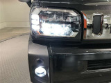 LEDヘッドライトです。デザイン性がよくとても明るいので、夜間の走行や悪天候でも安心です。しかも長寿命!