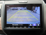 バックカメラの画像です。ガイドラインがスムースな車庫入れをサポートいたします。車庫入れの安心感がアップしますね。