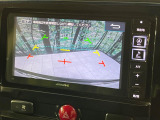 【バックカメラ】駐車時に後方がリアルタイム映像で確認できます。大型商業施設や立体駐車場での駐車時や、夜間のバック時に大活躍!運転スキルに関わらず、今や必須となった装備のひとつです!