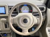 インテリアに合わせたデザインのステアリングは、運転される方のことも考え、運転しやすい形状、大きさです。是非一度、実際に触ってお確かめください。