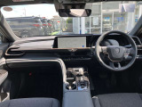 【運転席・インパネまわり】ハンドル・シート・フロアーなど隅々までプロによるクリーニング済み☆彡キレイな車内でドライブが一層快適にお楽しみいただけます!!