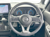 【ステアリングスイッチ】運転中、前方から目線をそらすことなく、オーディオ等の操作が可能な便利機能!安心&快適なドライブを演出してくれます♪