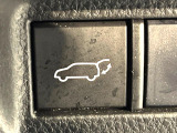 【パワーバックドア】スマートキーや運転席のボタンを押すだけでリアゲートが自動で開閉します!荷物を持っている時や、高い位置にあるバックドアを閉める際に便利な機能です♪