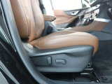 パワーシート搭載。微妙な調整が手軽にでき、ピッタリなポジションで運転することが可能です。