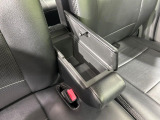 【アームレスト】運転中の身体の負担を軽減してくれるアームレストを装備♪