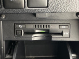 【ETC】有料道路を利用する際に料金所で停止することなく通過できる、ETC車載器(ノンストップ自動料金収受システム機器)が装備されています。セットアップを行うことで利用可能になります。