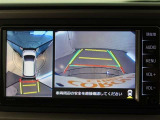 パノラミックビューモニター付きです。車両を上から見たような映像をモニター画面に表示。運転席からの目視では見にくい、車両周辺の状況をリアルタイムでしっかり確認できます。