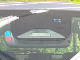 【ホンダセンシング】走行中に前方の車両等を認識し、衝突しそうな時は警報とブレーキで衝突回避と被害軽減をアシスト。より安全にドライブをお楽しみいただけます。