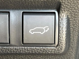 【パワーバックドア】スマートキーや運転席のボタンを押すだけでリアゲートが自動で開閉します!荷物を持っている時や、高い位置にあるバックドアを閉める際に便利な機能です♪