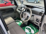 高いホールド性で運転姿勢が安定します。長距離ドライブでも疲れにくいのが魅力です。快適なドライビングライフをお送りください♪