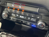 【シートヒーター&ベンチレーション】夏場は涼しい風でお尻や背中の熱やムレを防ぎ、冬はエアコンよりも早く温まってポカポカに!季節を問わず快適に過ごせます。