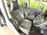運転席シート廻りは使用感も少なく、良好な状態となっています。丁寧に使われていたことがよくわかりますね。
