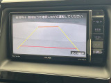 【バックモニター】後ろのカメラの映像をモニターに映し出すことができます!後方の見えない死角や、障害物との距離感をしっかり確認することができます!駐車が苦手な方におすすめです。