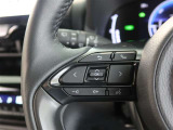 ステアリングスイッチ付き。前方から目を離すことなく操作することが可能です。