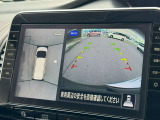 アラウンドビューモニター。上空から見下ろしているかのような映像を映し出して周囲を確認し、スムースな駐車をアシストします。