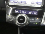 【オートエアコン】車内温度を感知して自動で温度調整をしてくれるのでいつでも快適な車内空間を創り上げます!どの席に座っても快適なドライブが楽しめます♪