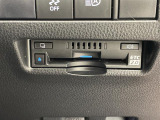 【ETC2.0(DSRC)】ETCカードを挿入すれば料金所はノンストップで通過できます。ETC限定の割引や、高速道路の情報提供サービスを利用できます。