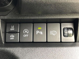 【リヤクロストラフィックアラート(RCTA)】駐車スペースから出る時に後方を横切ろうと接近してくる車両を検知しお知らせします。ショッピングモールなど大型商業施設の混雑した駐車場でも安心ですね♪